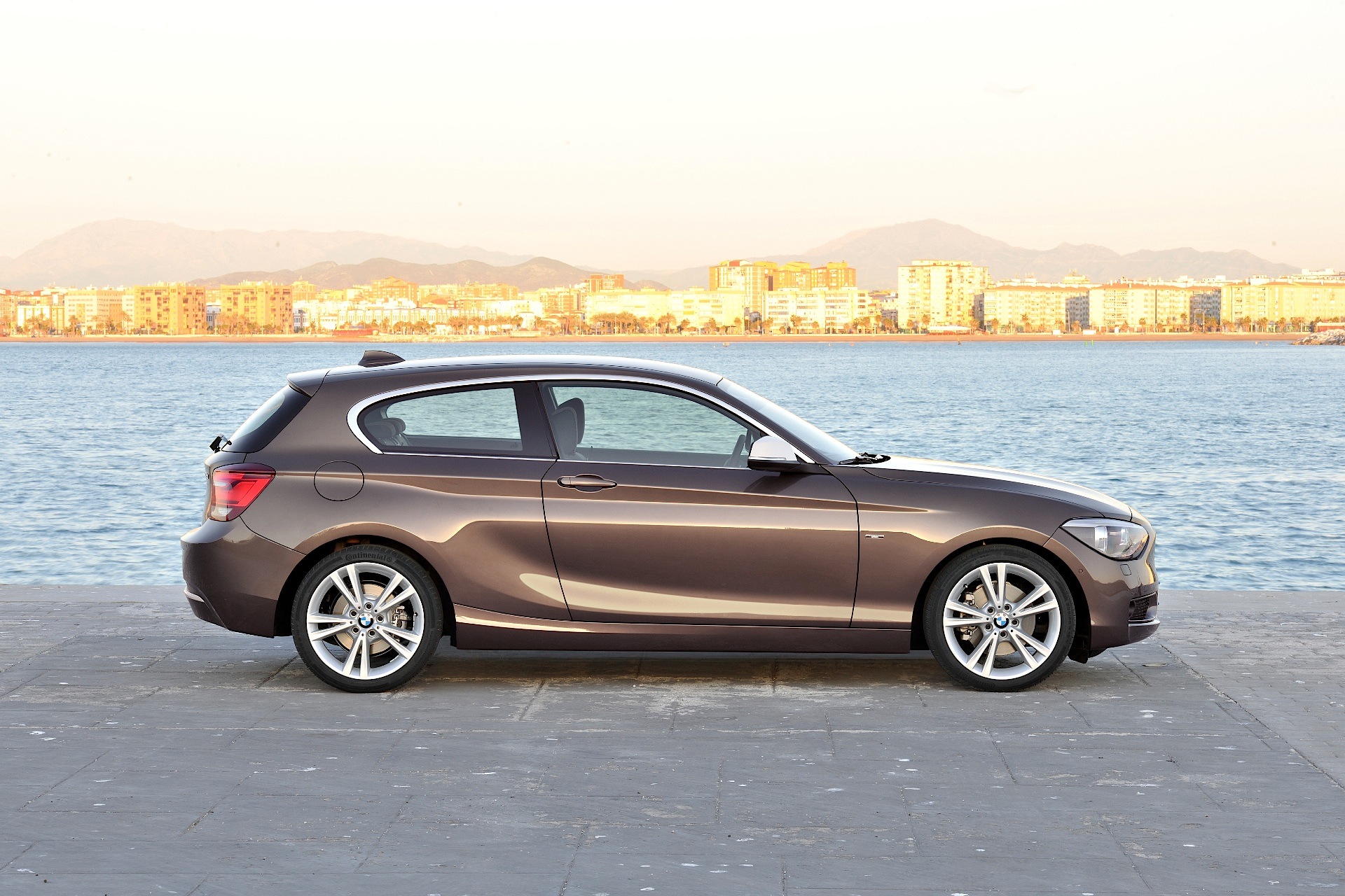 BMW 1 Series 3 doors (F21) specs & photos 2012, 2013
