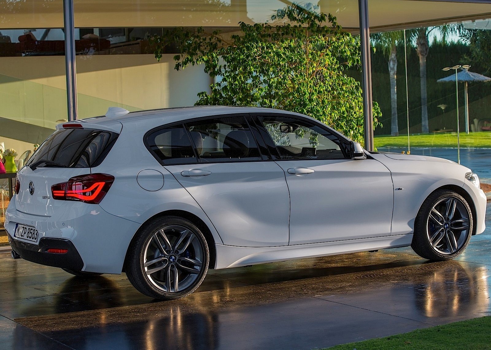 BMW 1 Series LCI (F20) specs & photos 2015, 2016, 2017