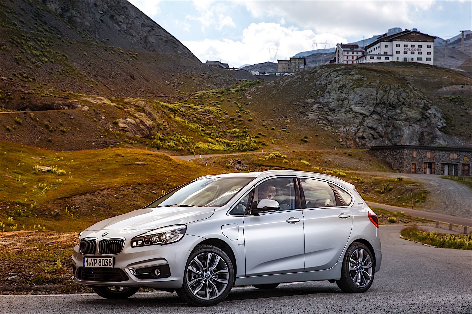 BMW 2 Series Active Tourer (F45) specs & photos - 2014 ...