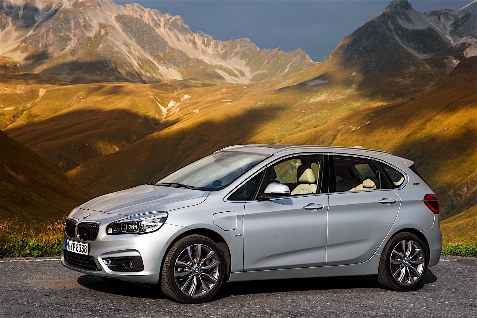 BMW 2 Series Active Tourer (F45) specs & photos 2014