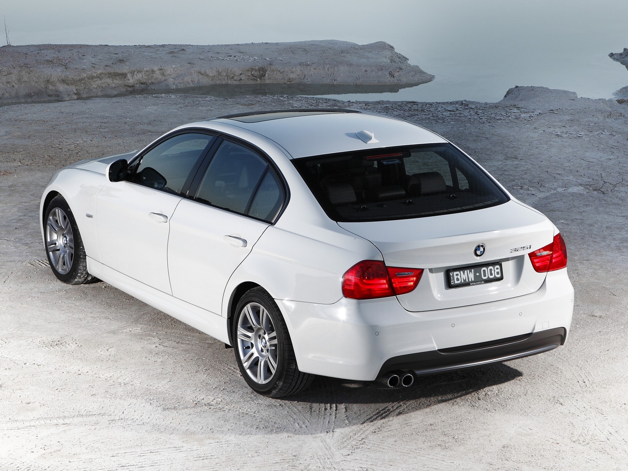 BMW 3 Series (E90) specs & photos 2008, 2009, 2010, 2011