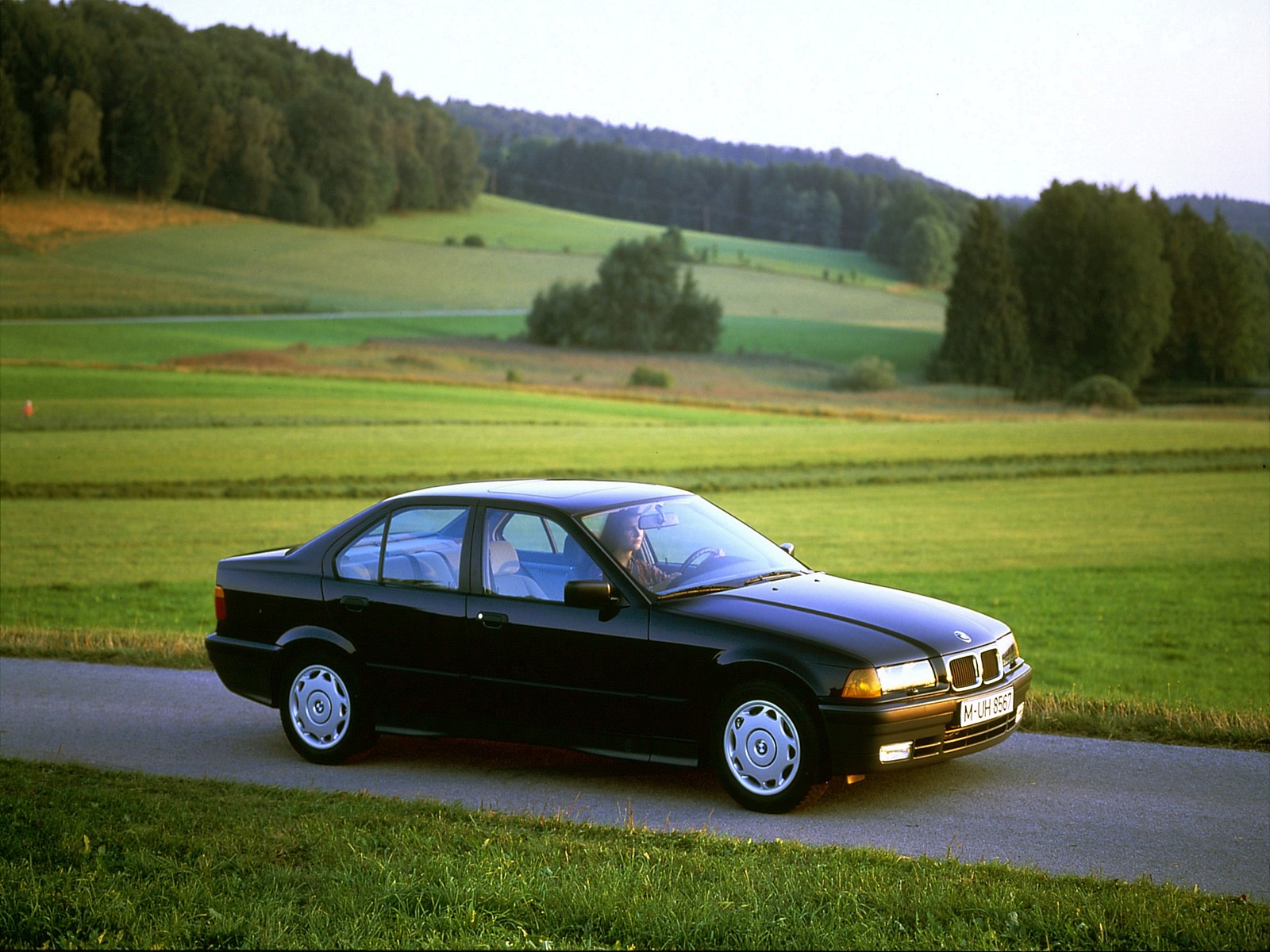  BMW  3 Series Sedan E36  specs photos 1991 1992 1993 