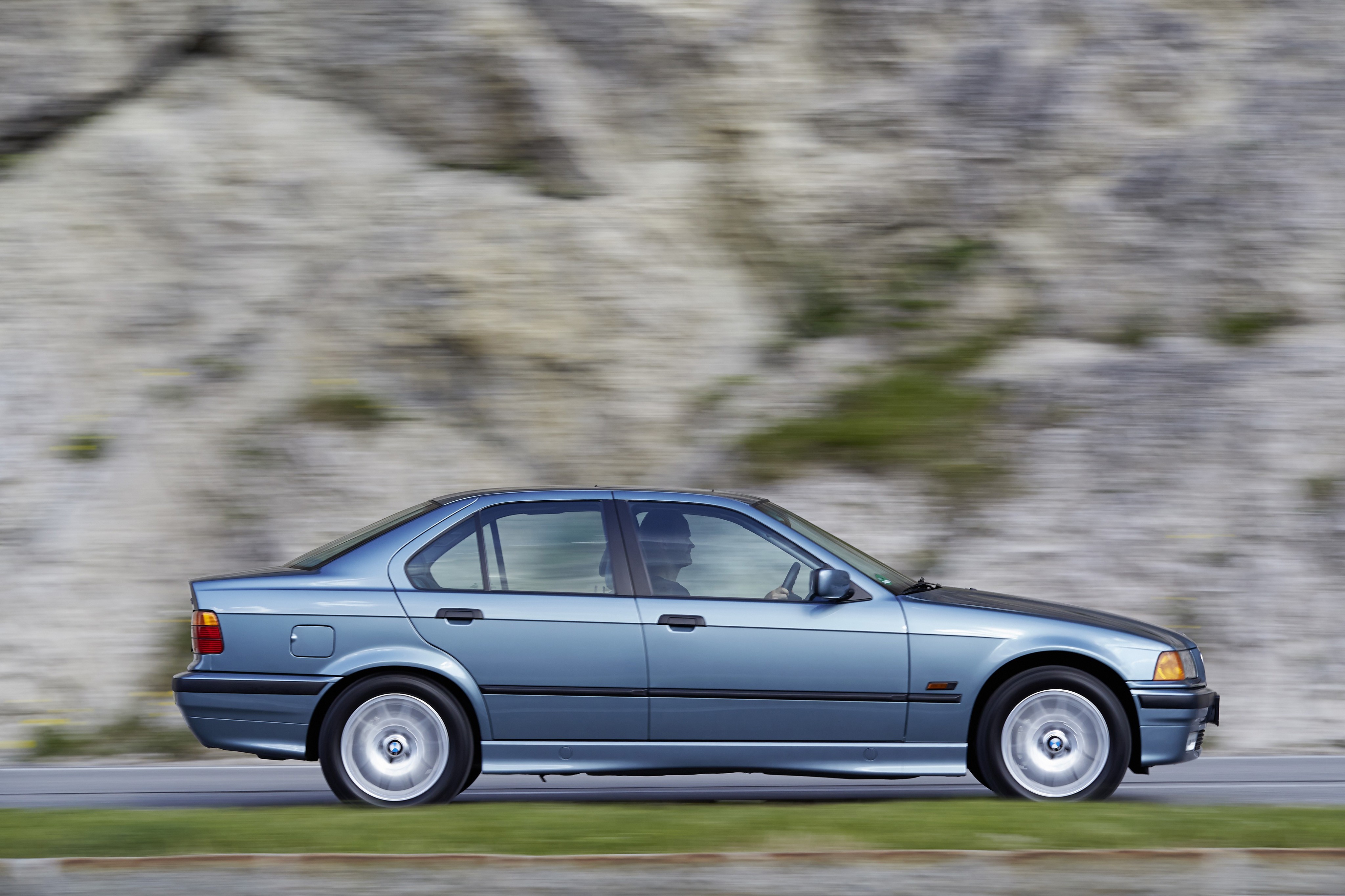 BMW 3 Series Sedan (E36) specs & photos - 1991, 1992, 1993 ...