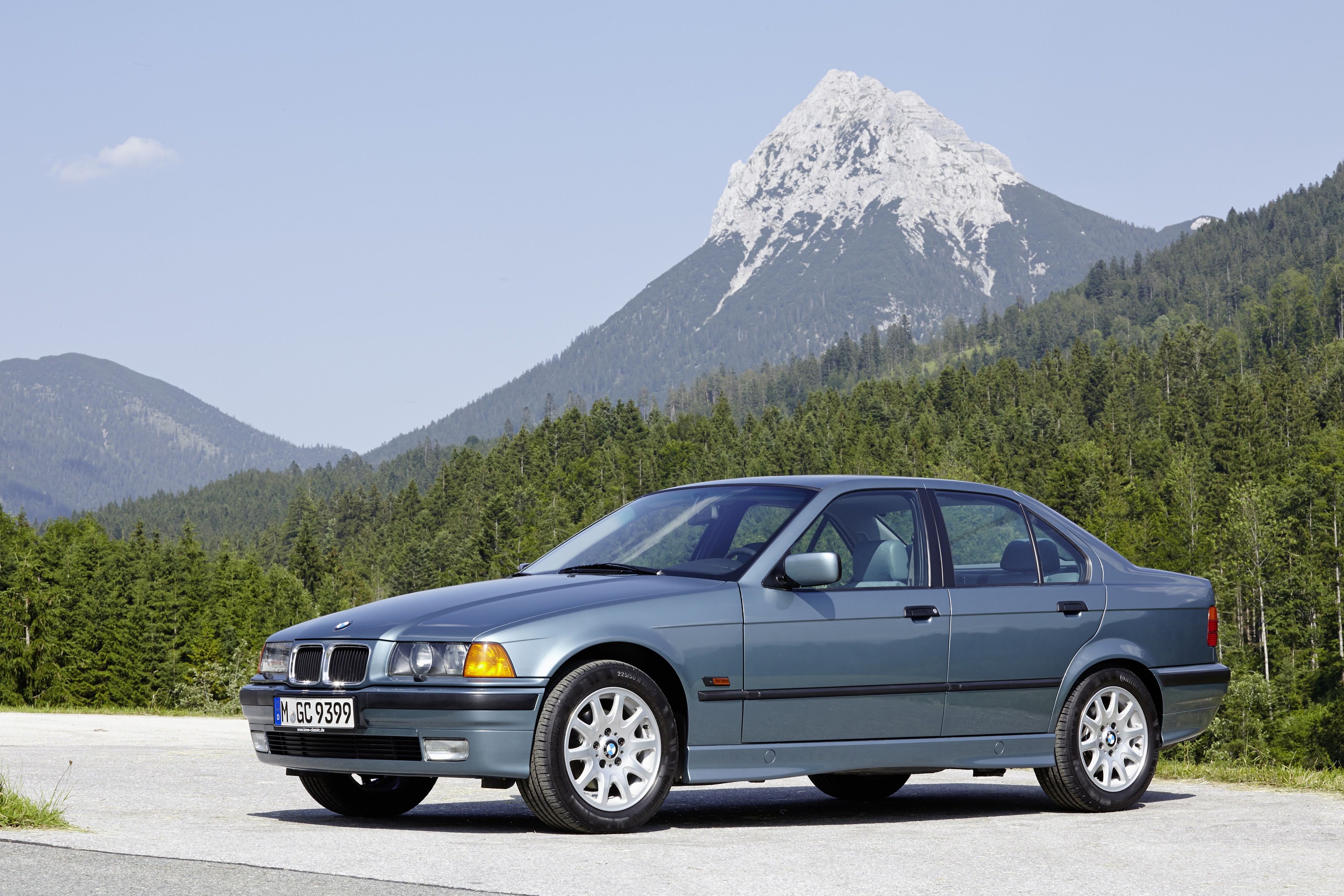 BMW 3 Series Sedan (E36) specs & photos - 1991, 1992, 1993, 1994, 1995