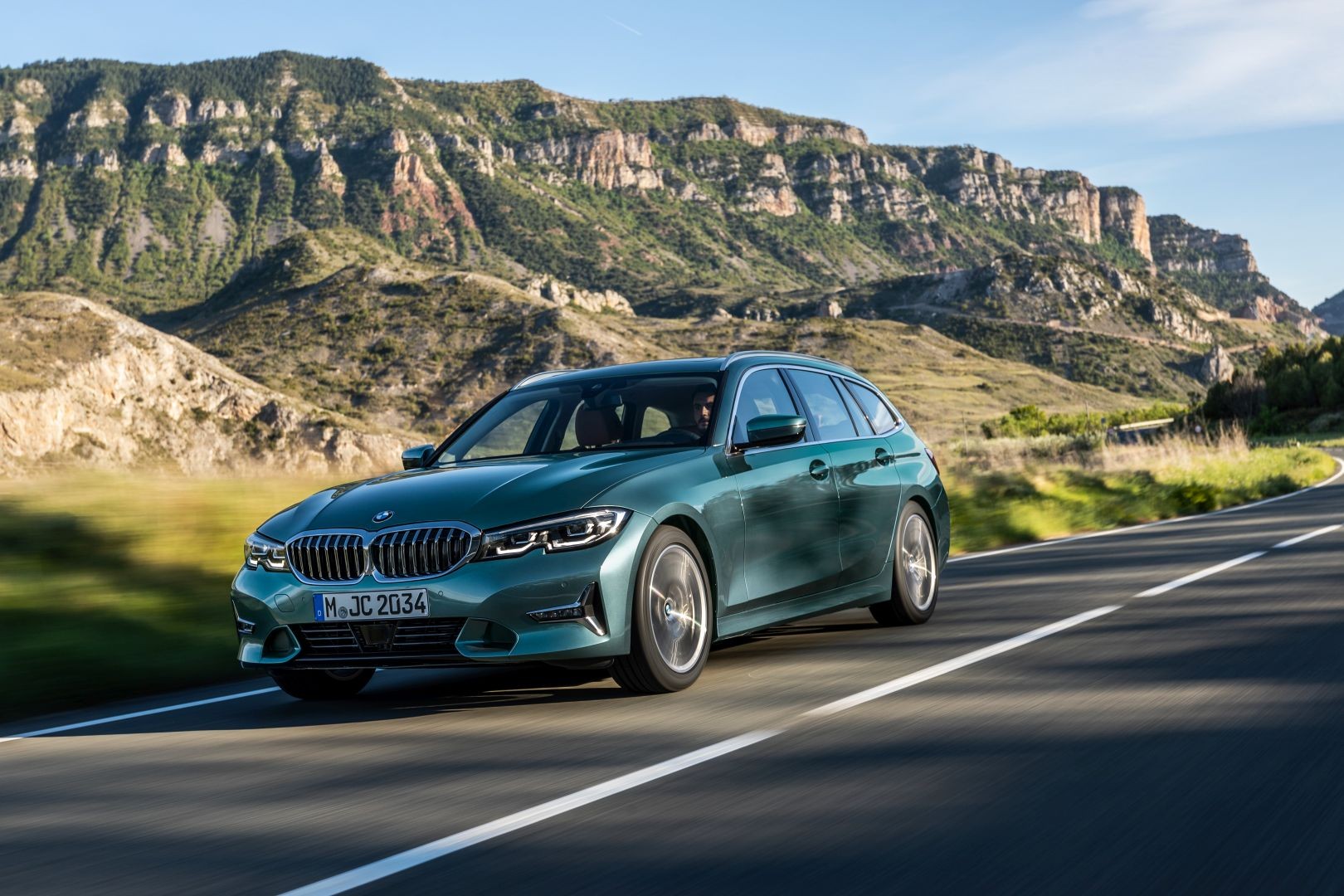 BMW 3 Series Touring specs & photos 2019, 2020, 2021