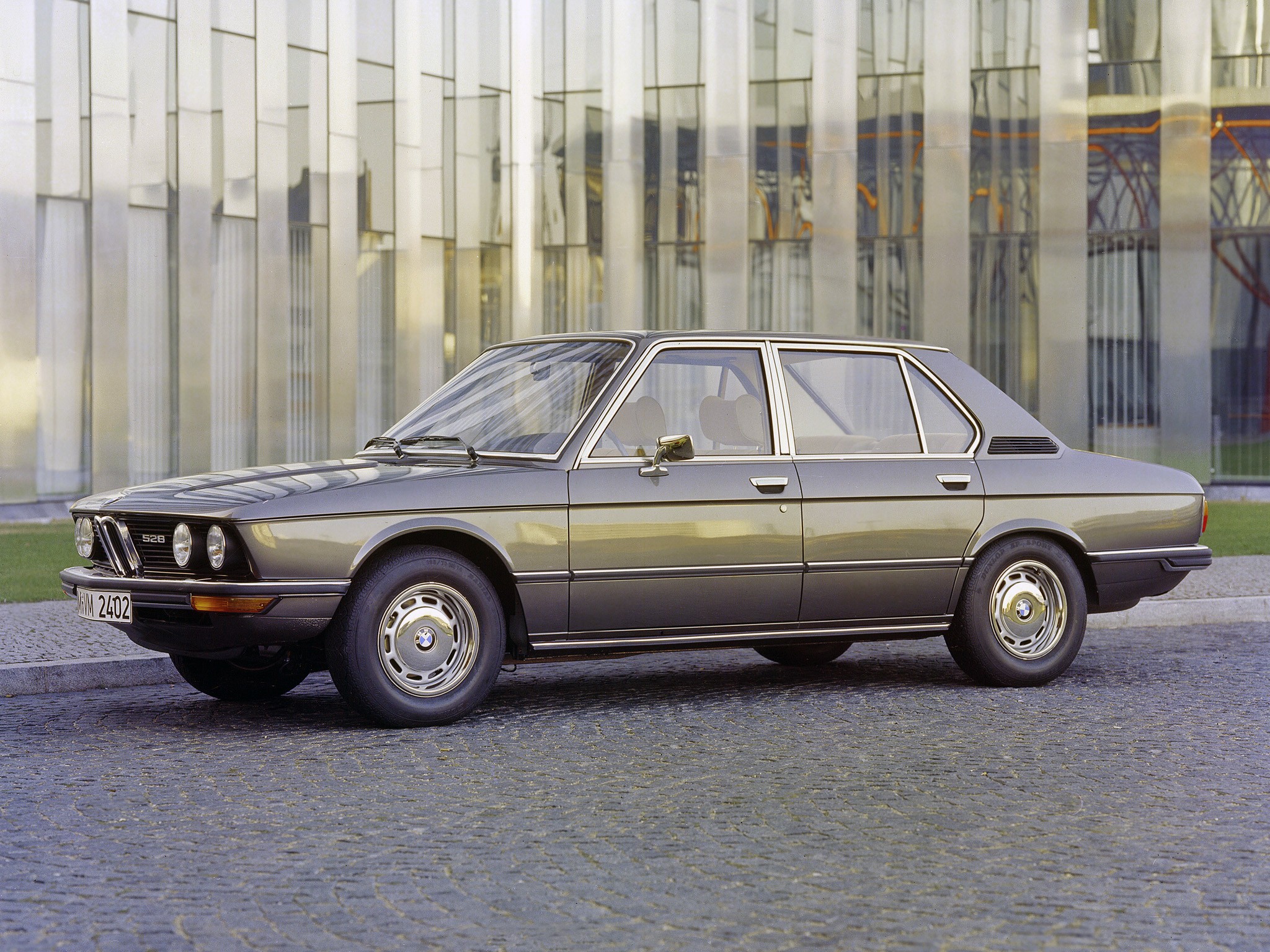 BMW 5 Series (E12) specs & photos - 1972, 1973, 1974, 1975 ...