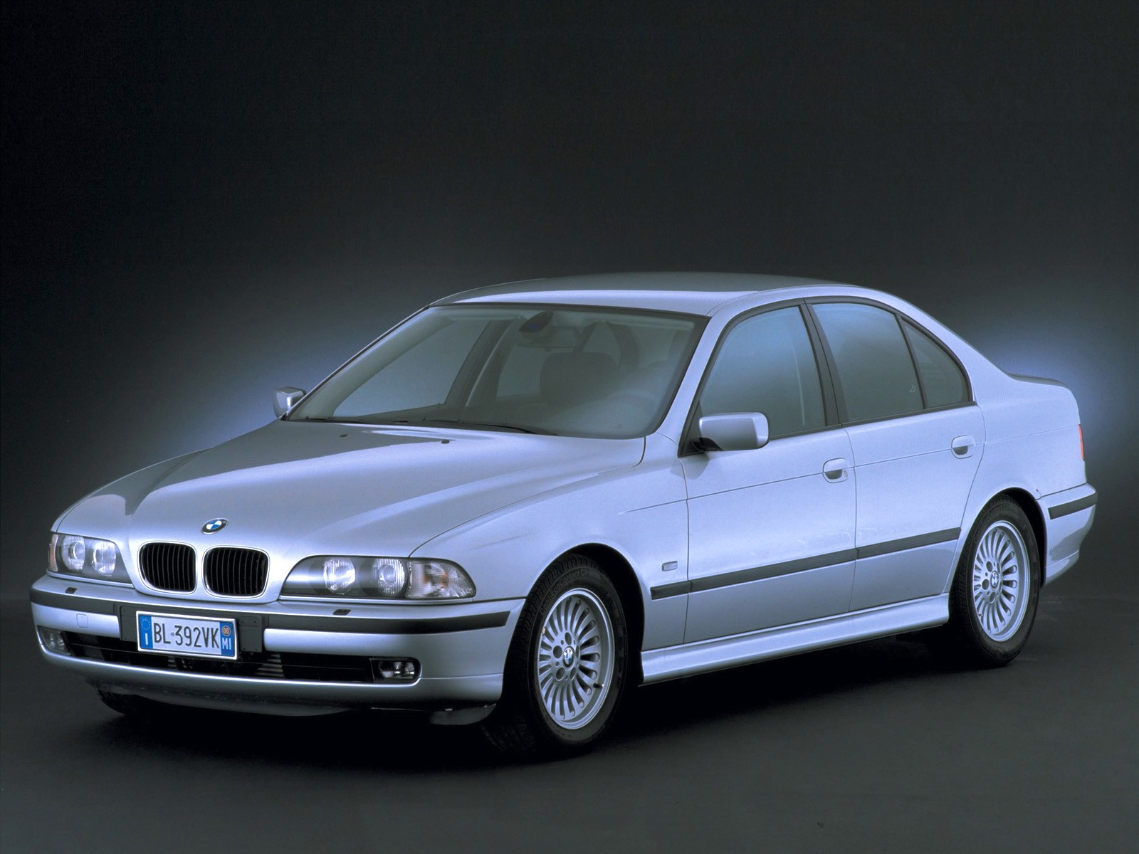 BMW 5 Series (E39) specs & photos 2000, 2001, 2002, 2003