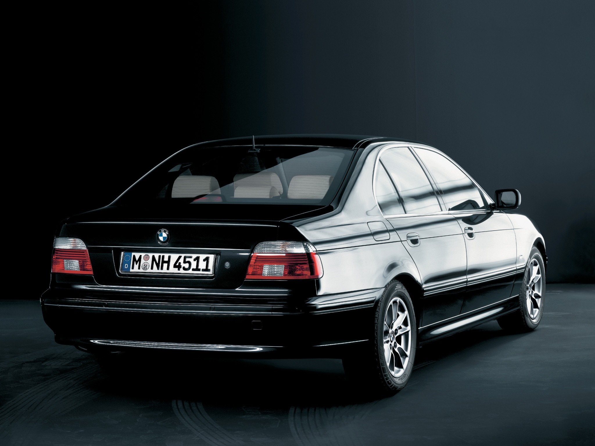 BMW 5 Series (E39) specs & photos - 2000, 2001, 2002, 2003 ...