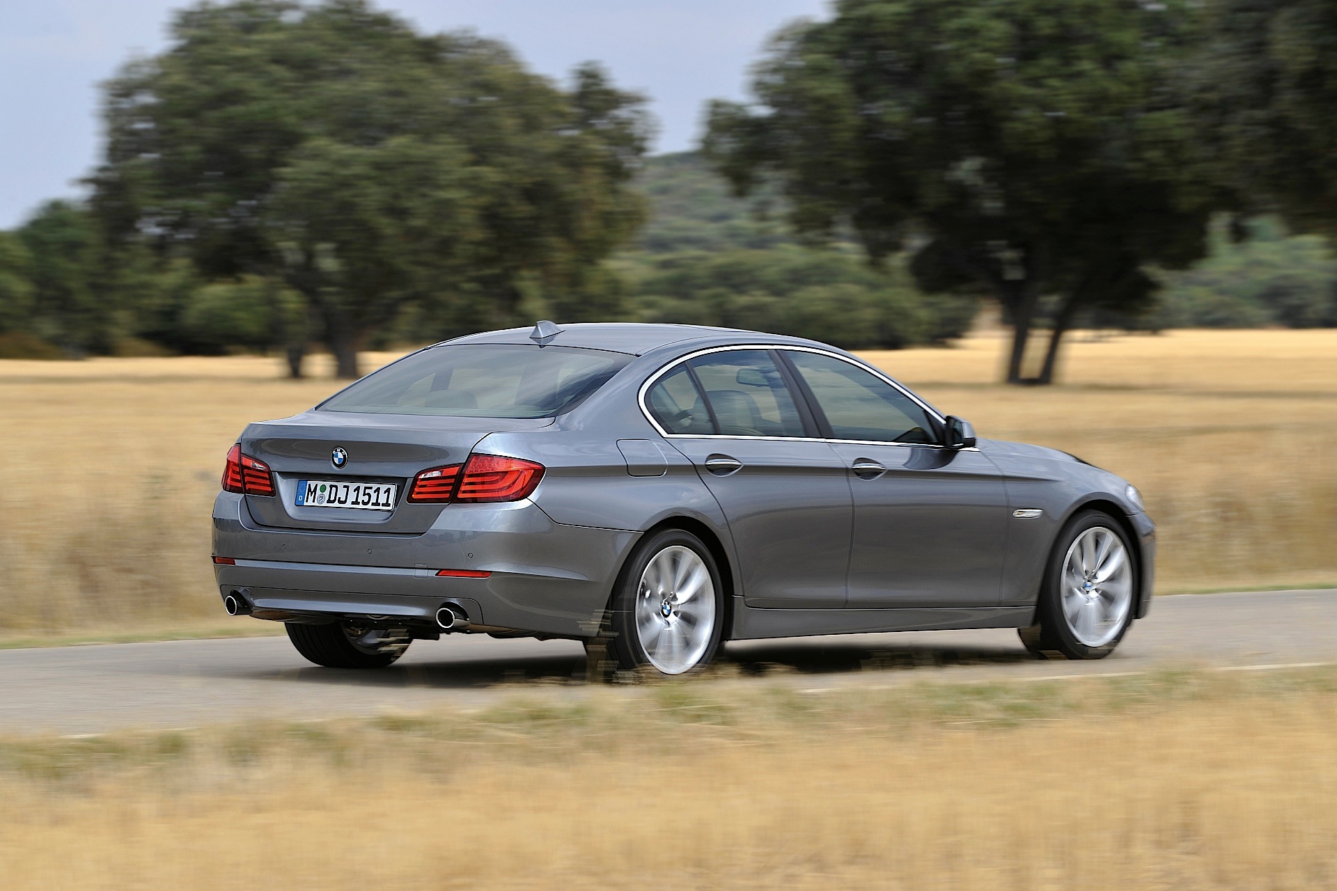 BMW 5 Series (F10) specs & photos 2009, 2010, 2011, 2012