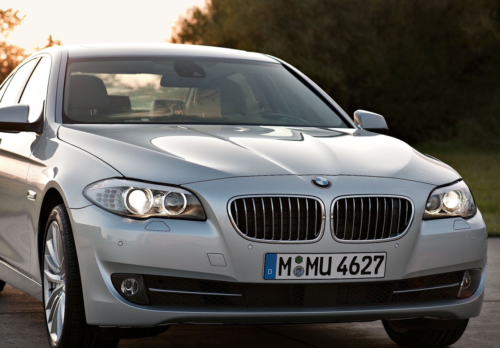 BMW 5 Series (F10) specs & photos 2009, 2010, 2011, 2012