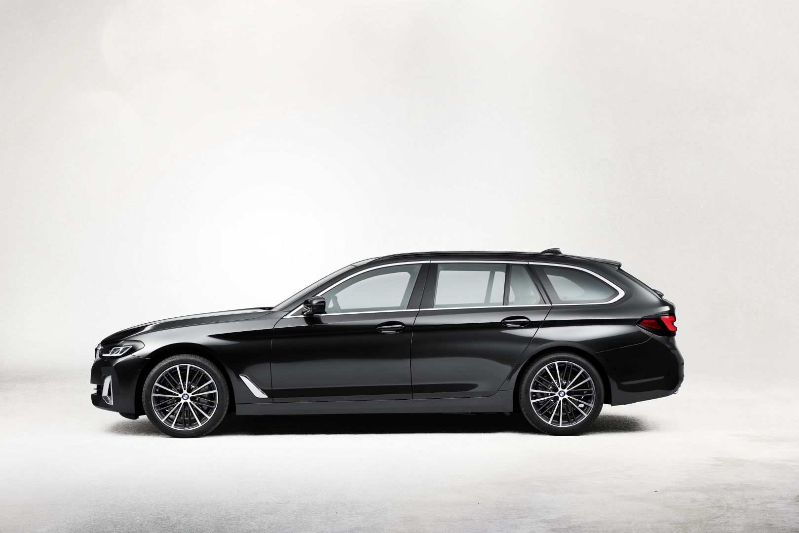 Vruchtbaar bloeden droog BMW 5 Series Touring (G31 LCI) specs & photos - 2020, 2021, 2022 -  autoevolution