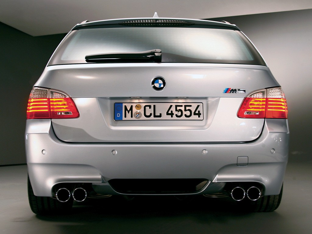 File:Black BMW M5 Touring (E61) rl 2008.jpg - Wikipedia