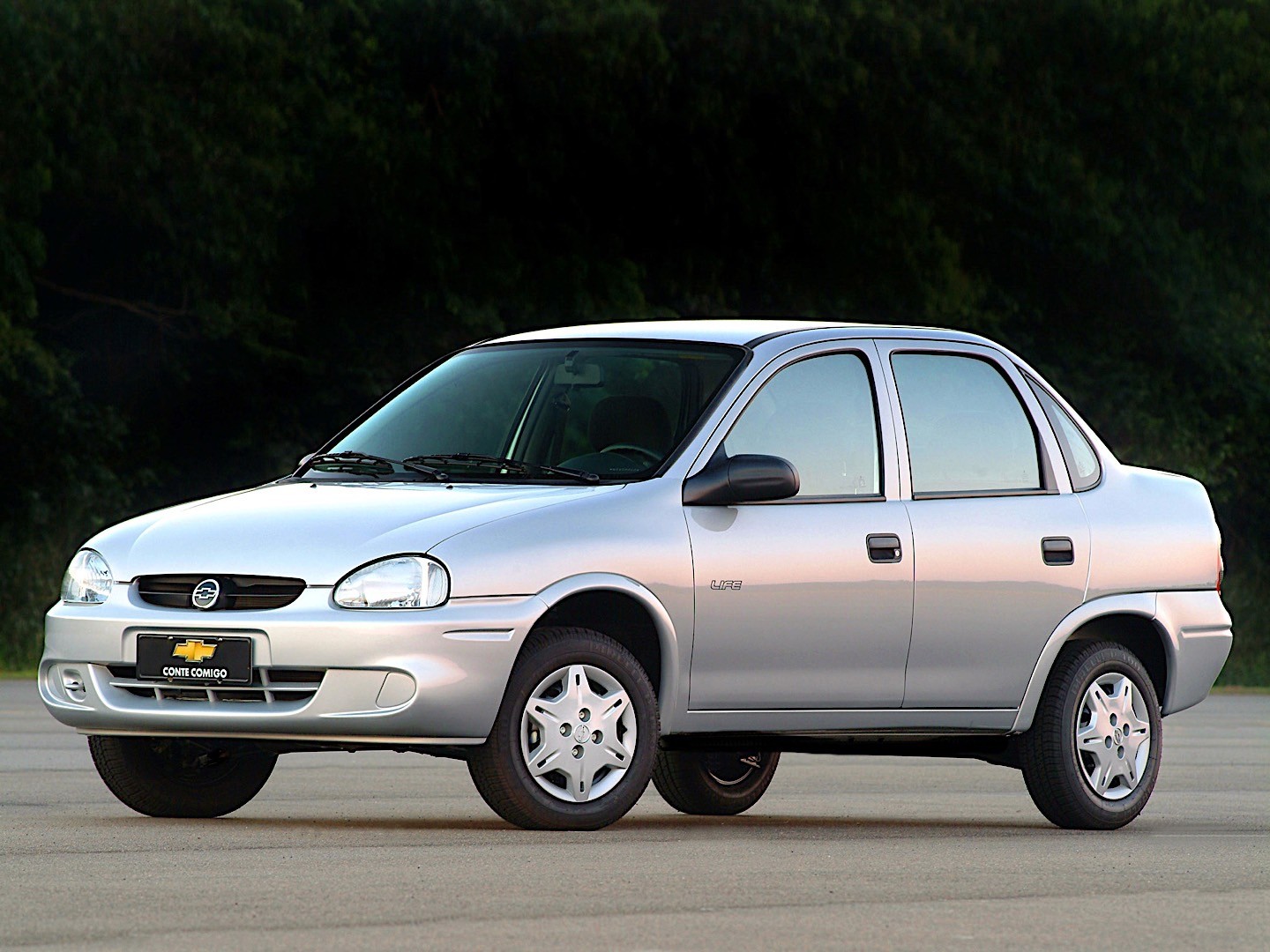 File:Chevrolet Corsa Classic GL Extra Millennium 2002 (37060579622).jpg -  Wikipedia