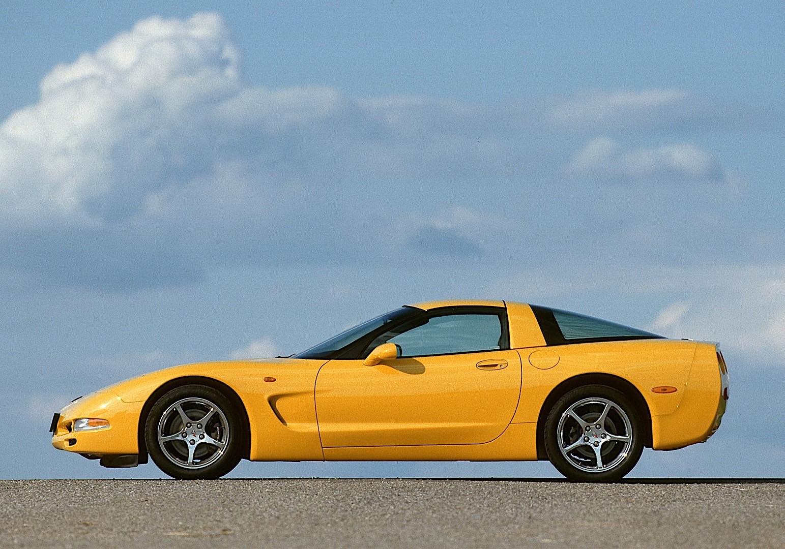 CHEVROLET Corvette C5 Coupe specs & photos - 1997, 1998, 1999, 2000