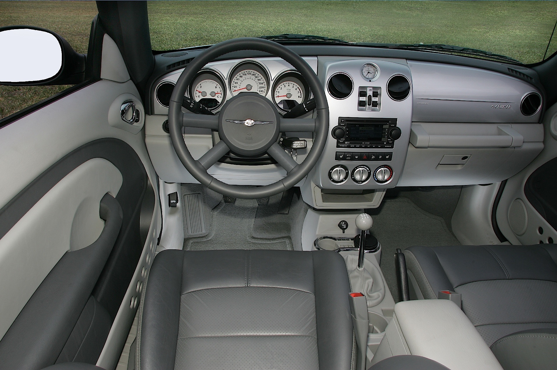 2005 pt cruiser interior
