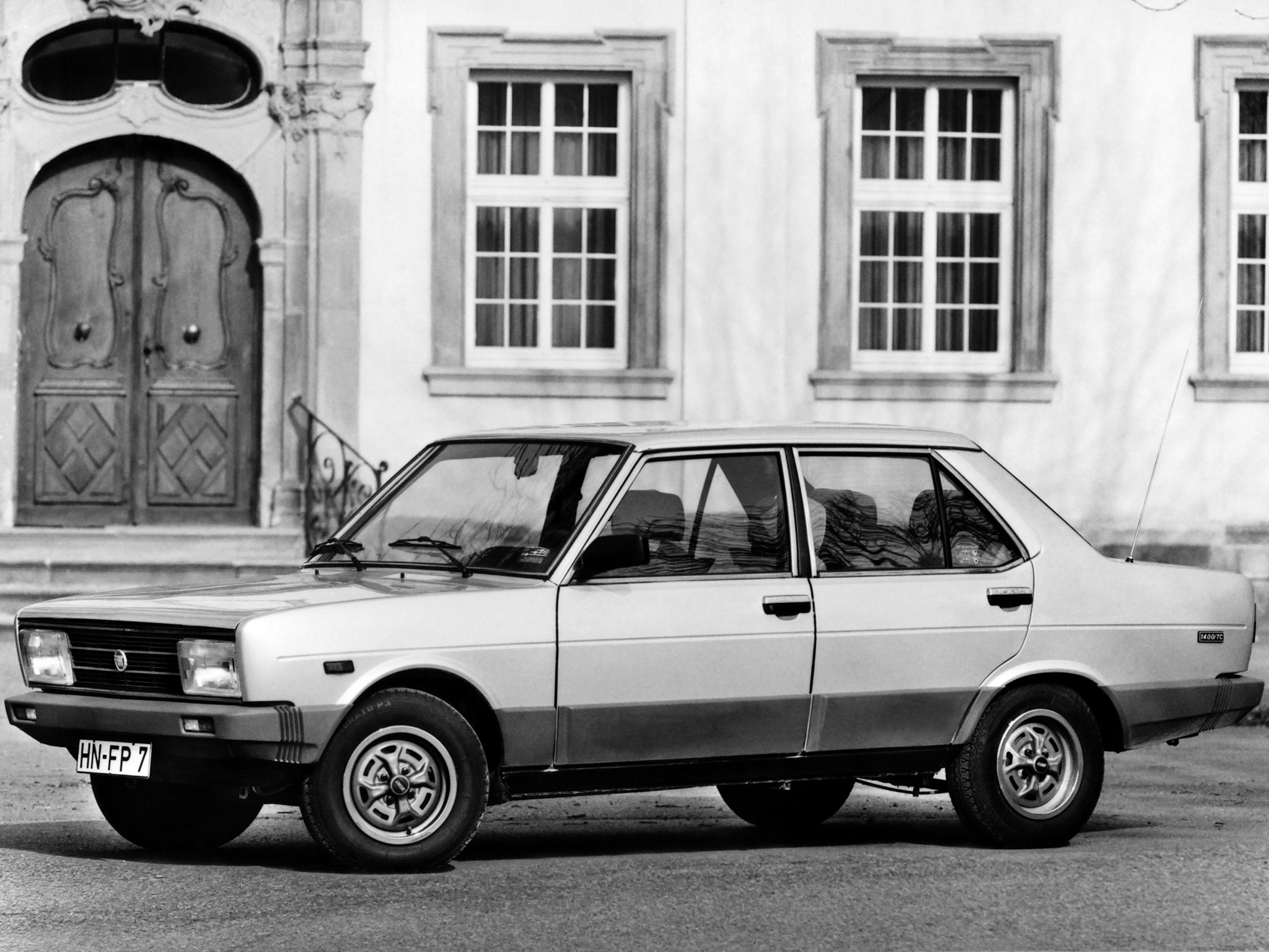 FIAT 131 Supermirafiori 4 doors specs & photos 1978