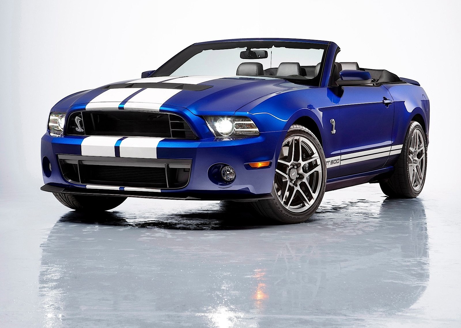 FORD Mustang Shelby GT500 Convertible specs & photos