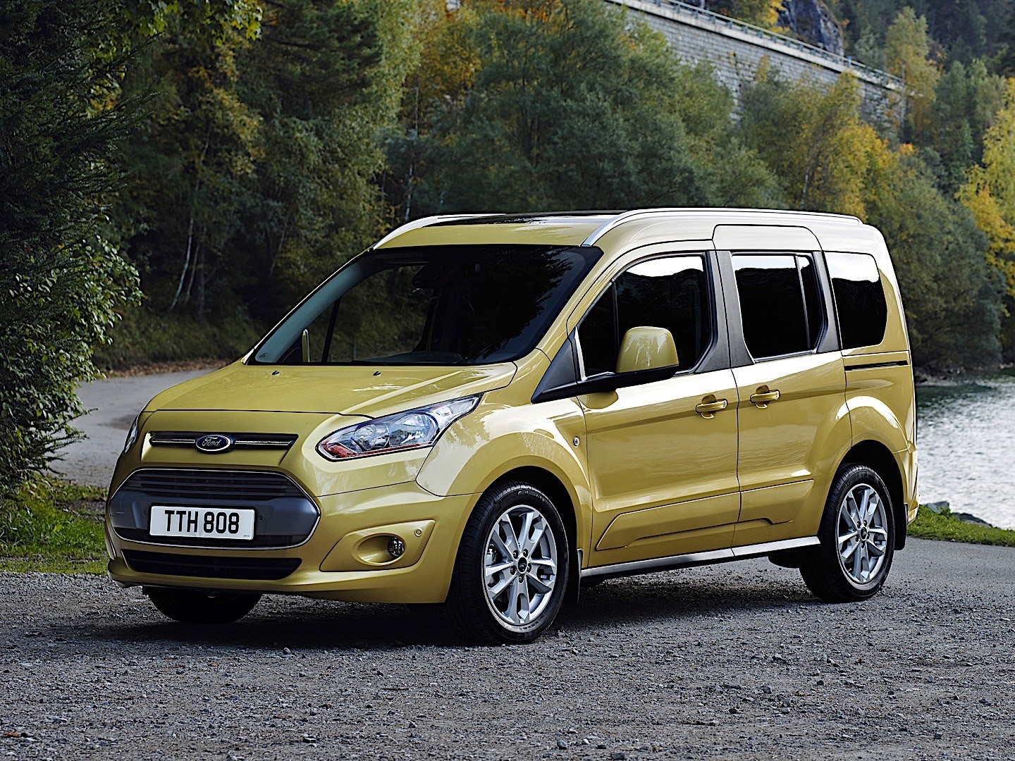 FORD Tourneo Connect specs & photos 2013, 2014, 2015