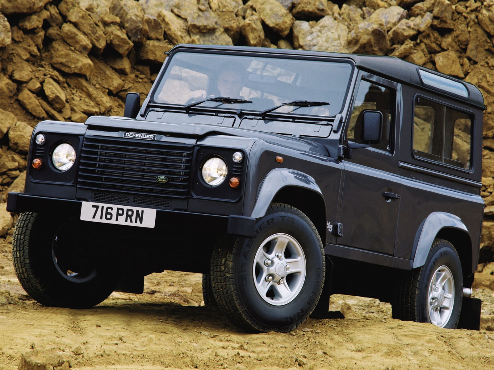 Learn about 157+ images land rover defender 90s - In.thptnganamst.edu.vn