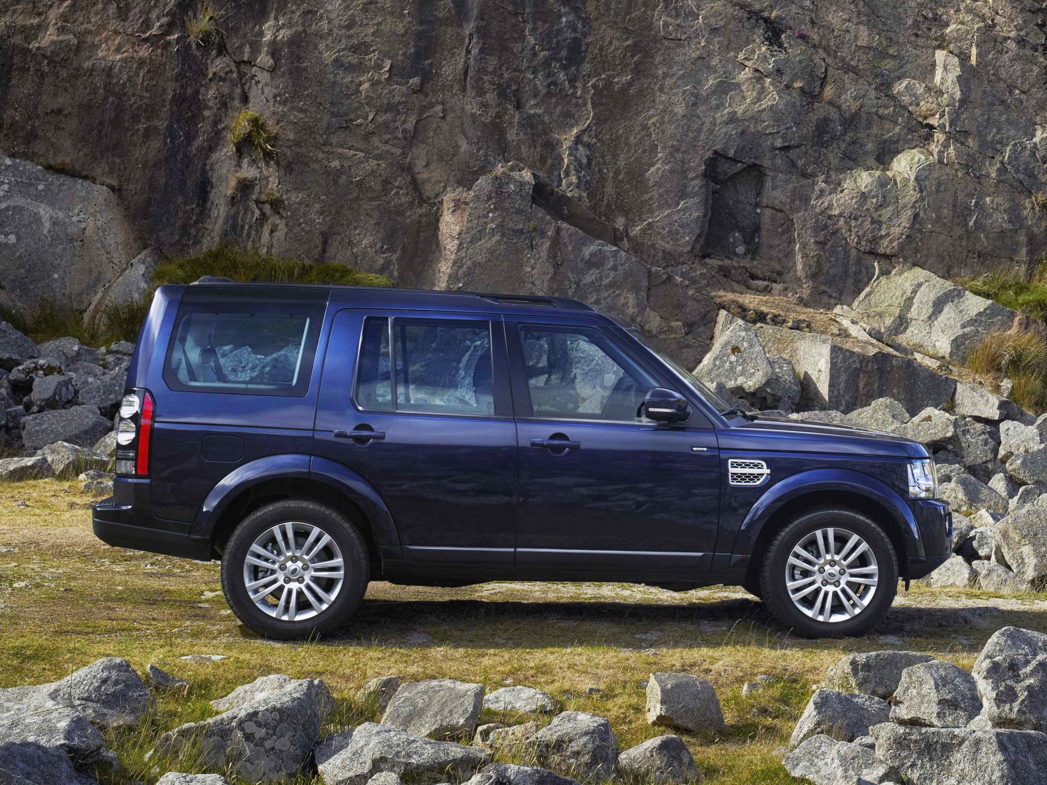 Land Rover Discovery Sport SUV - Reliability & safety 2020 