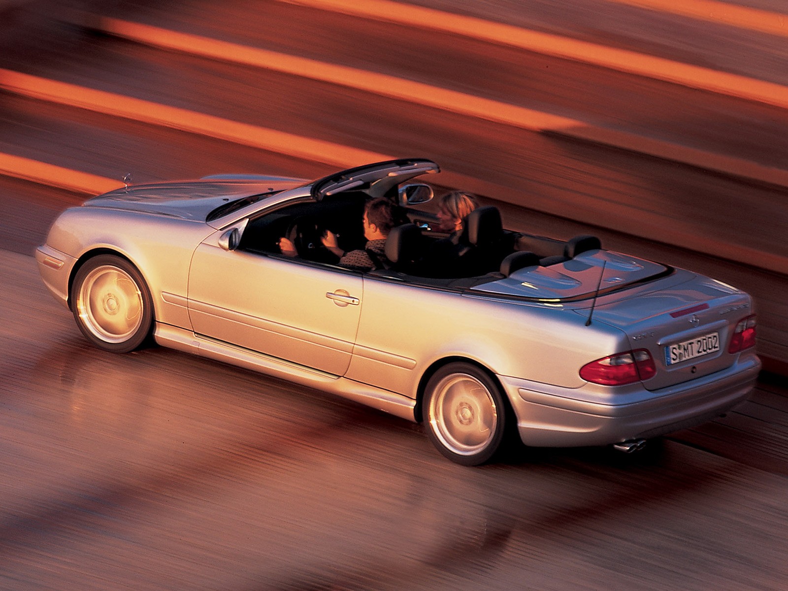 Bache pour Mercedes CLK 55 AMG Cabrio A208 1999-2006,épaissie en  Coton,Pare-Soleil extérieur, Anti-poussière et imperméable, Housse de  Voiture étanche（Checkered Silver） : : Auto et Moto