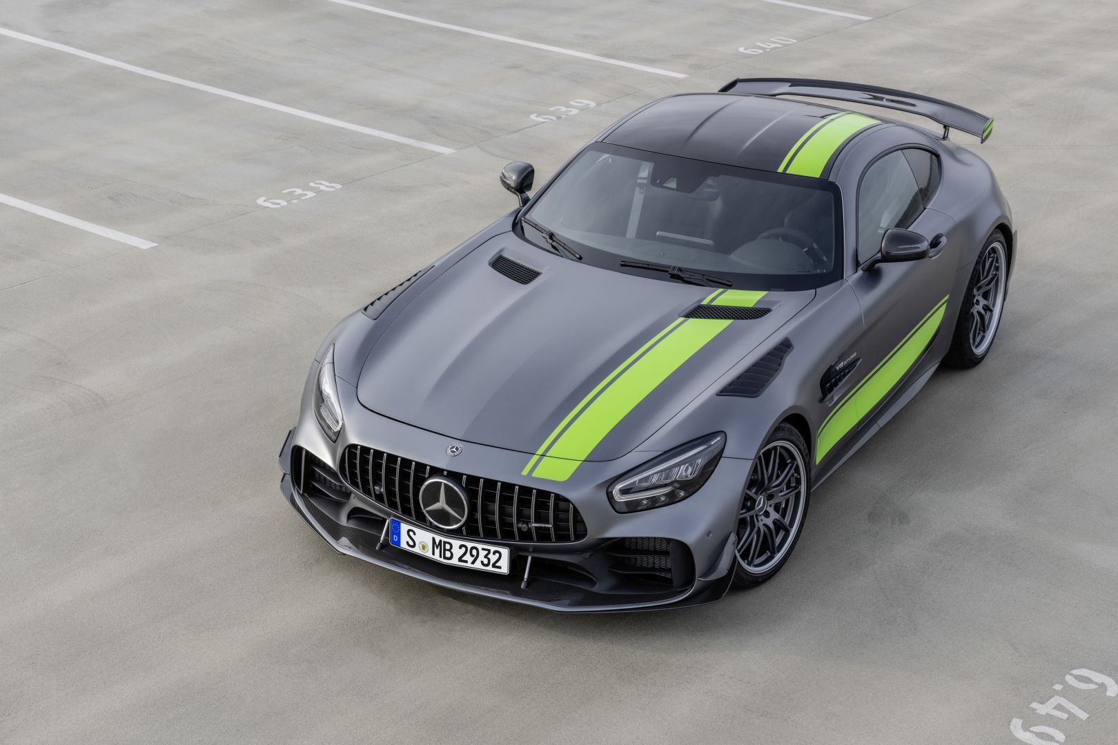 Mercedes Amg Gt R Pro Specs And Photos 2018 2019 2020