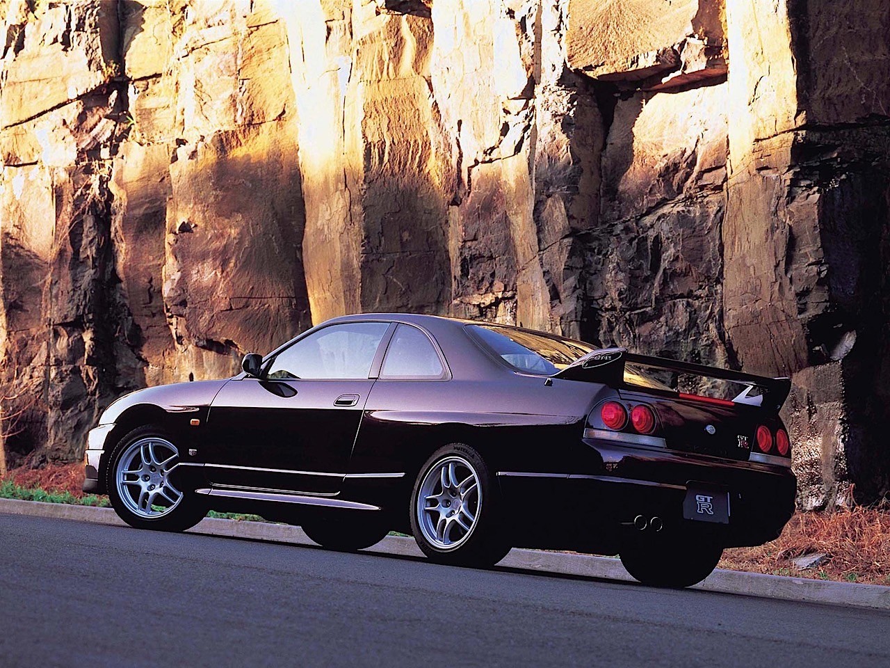 NISSAN Skyline GT R R33 specs photos 1995 1996 