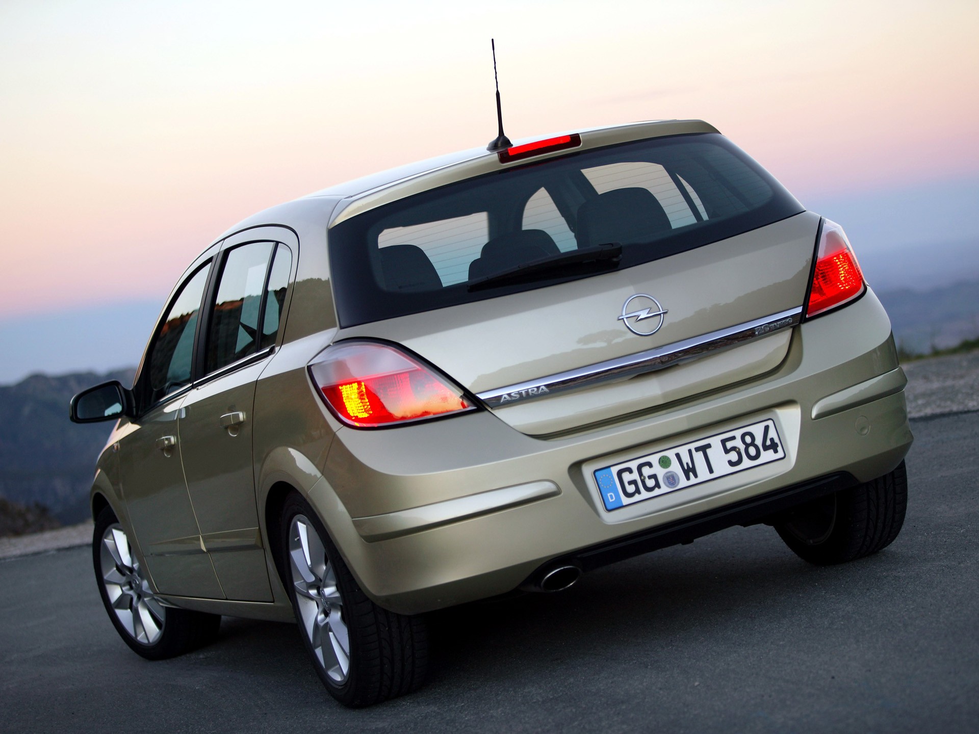 Opel Astra Hatchback 5 Doors Specs & Photos - autoevolution