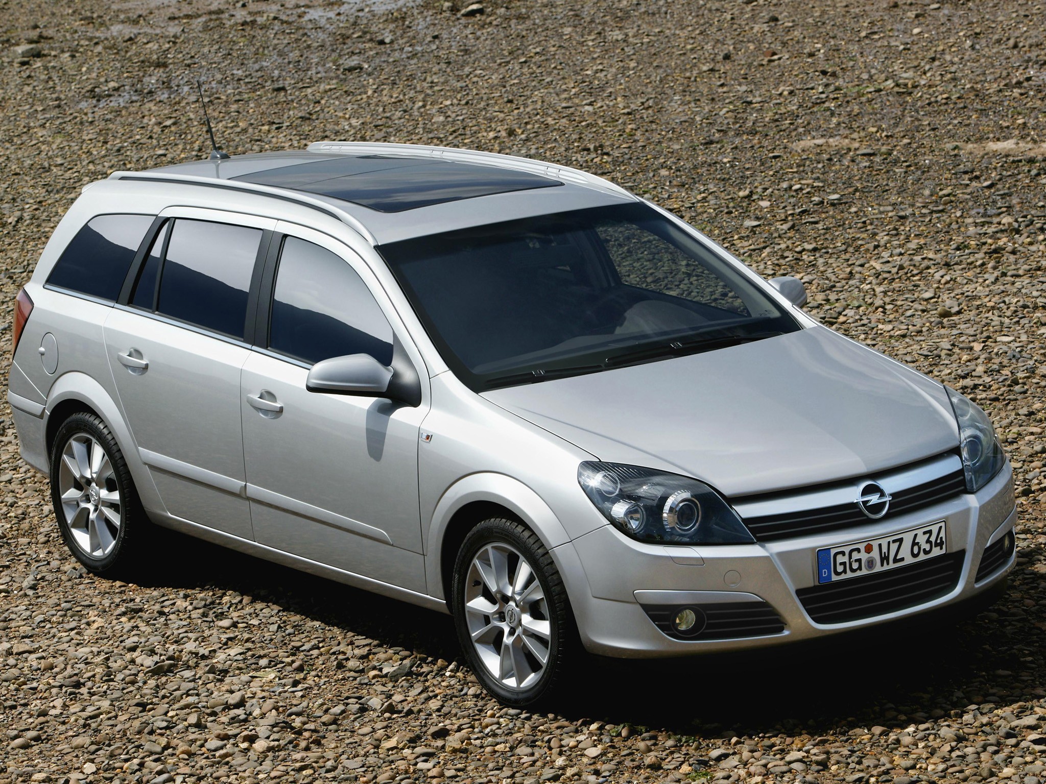 Машина опель универсал. Opel Astra h Caravan. Opel Astra Caravan 2004. Opel Astra Caravan (h) 2004. Opel Astra h Caravan 2012.