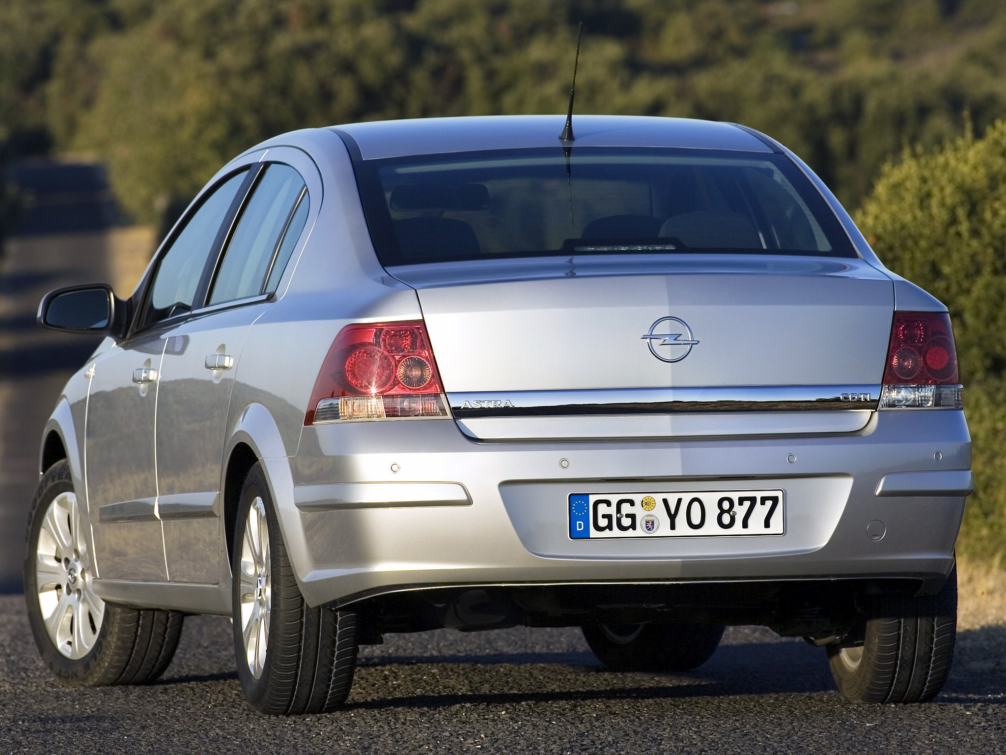OPEL Astra Sedan specs & photos - 2007, 2008, 2009 - autoevolution