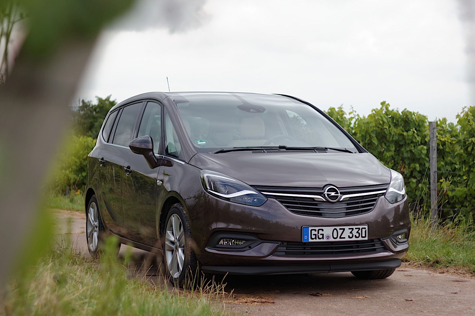 Opel Zafira (2017) - pictures, information & specs