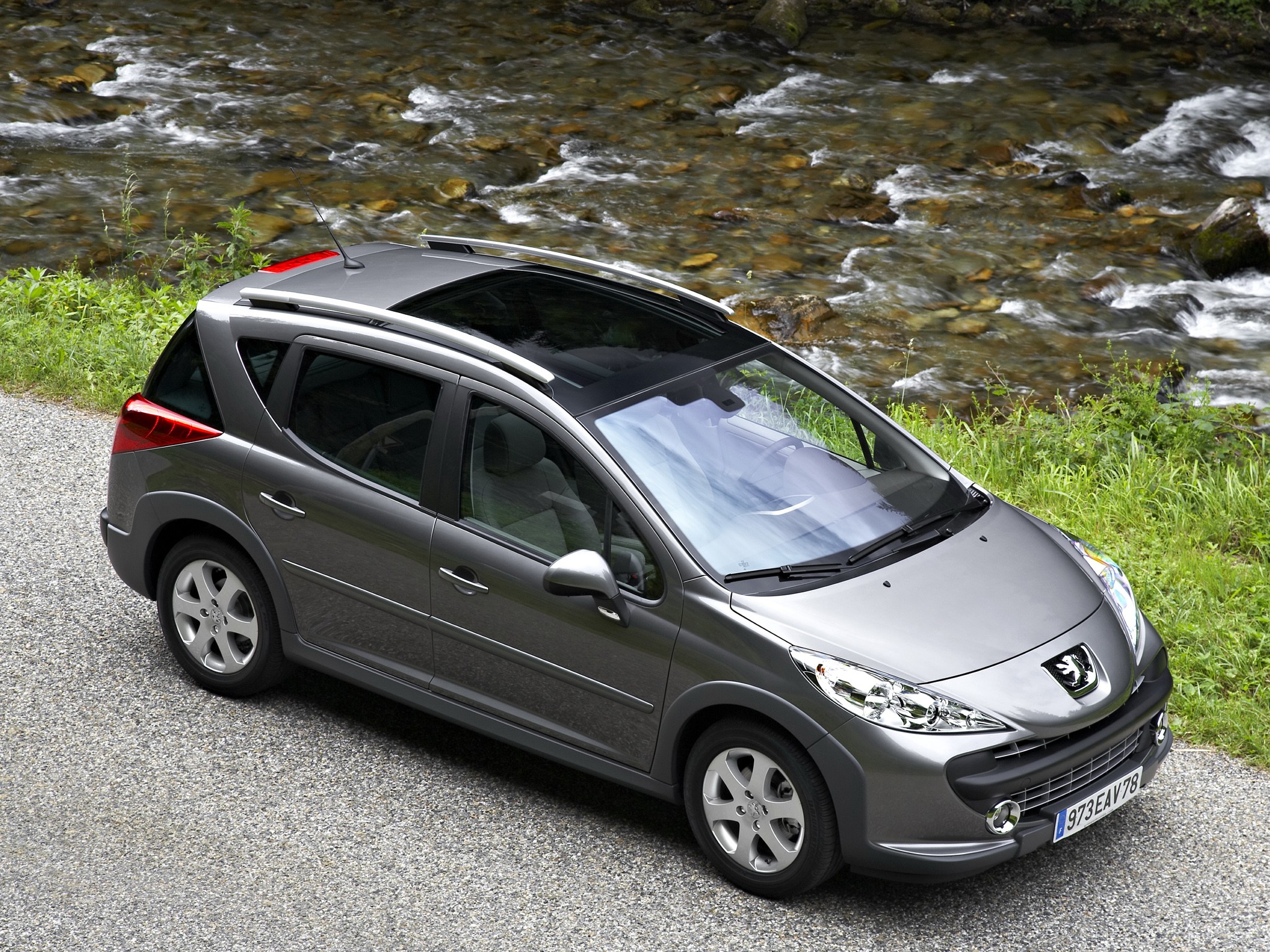 2008 Peugeot 207 HDi Touring Review - Drive
