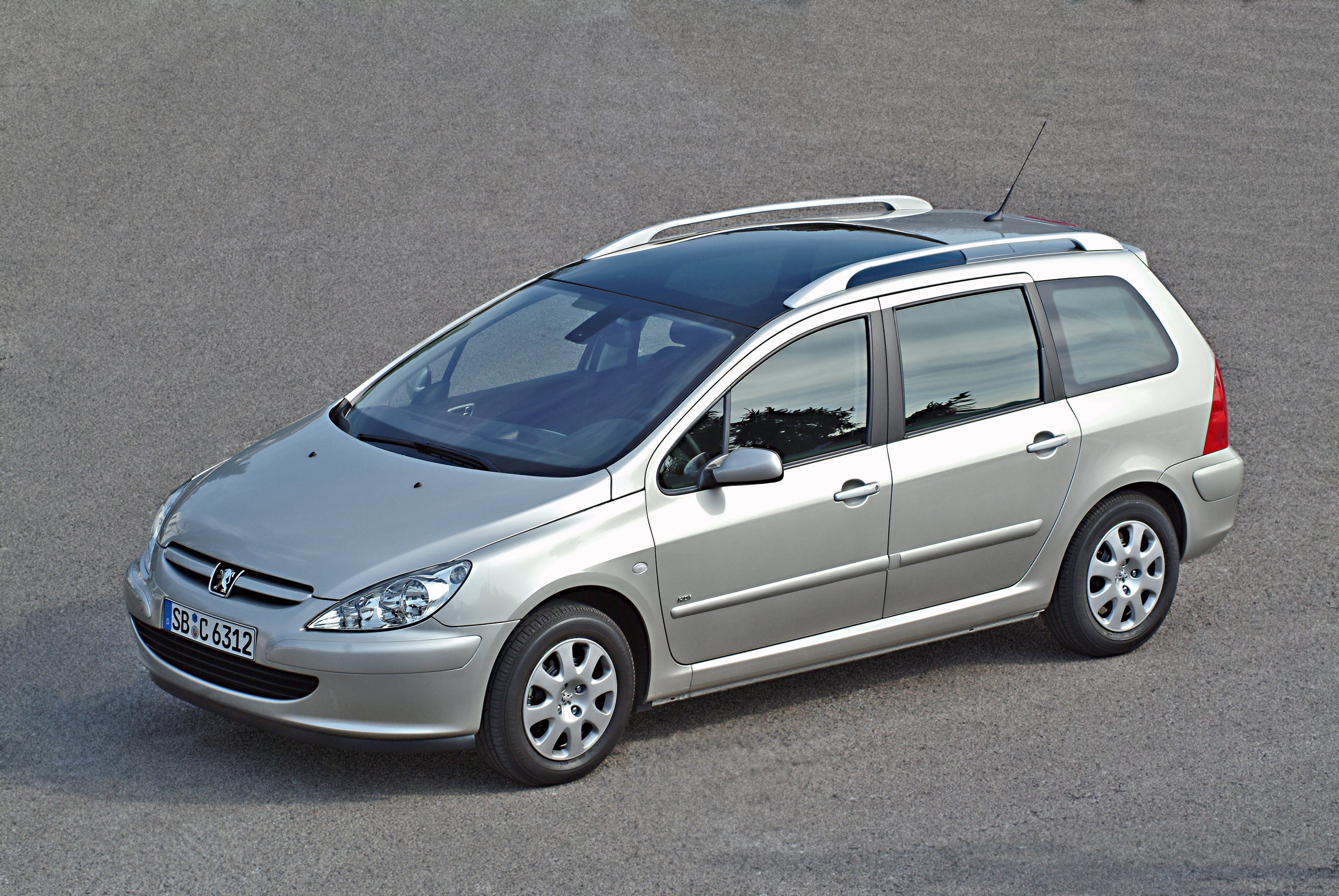 File:2002 Peugeot 307 SW LX HDi 2.0 Front.jpg - Wikimedia Commons