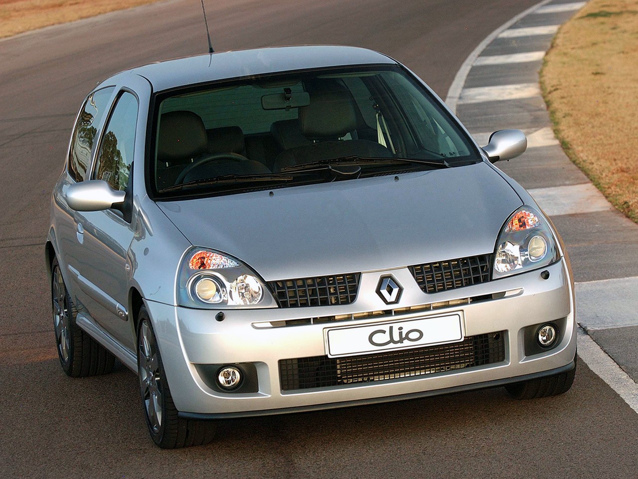 File:Renault Clio III RS front 20100425.jpg - Wikimedia Commons