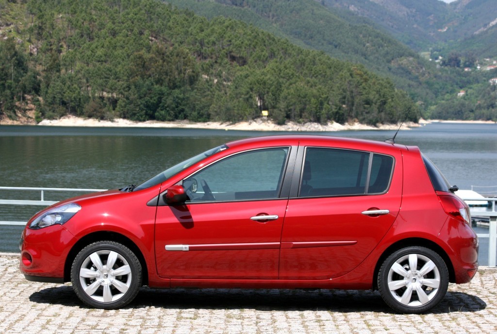 Specs for all Renault Clio 2 Phase 2 5 Doors versions