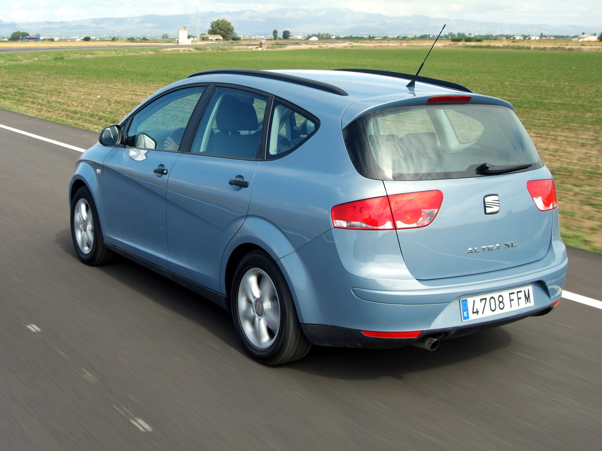 Seat's supersized Altea XL (2006): first official pictures