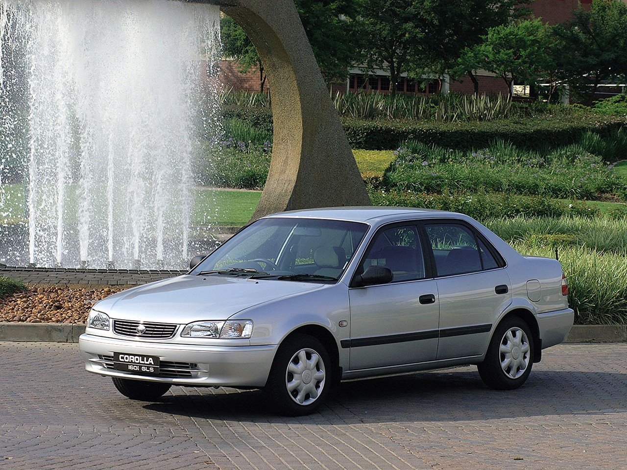 TOYOTA Corolla Sedan specs & photos - 1997, 1998, 1999, 2000 ...