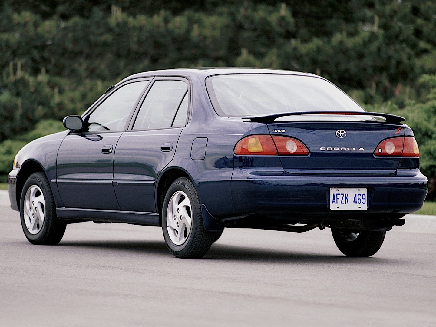 TOYOTA Corolla Sedan specs & photos - 2000, 2001, 2002 - autoevolution