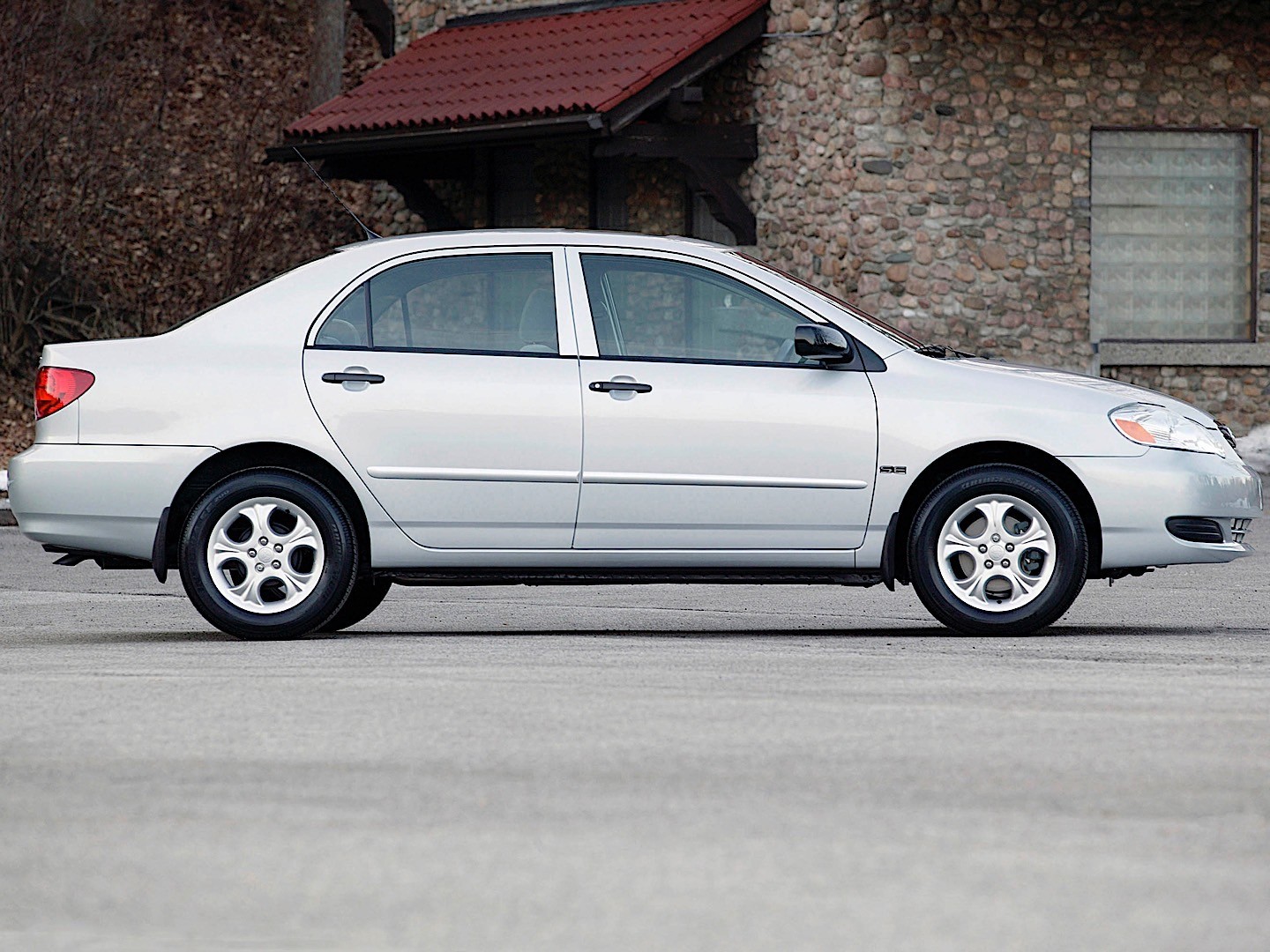TOYOTA Corolla Sedan specs & photos - 2002, 2003, 2004 - autoevolution