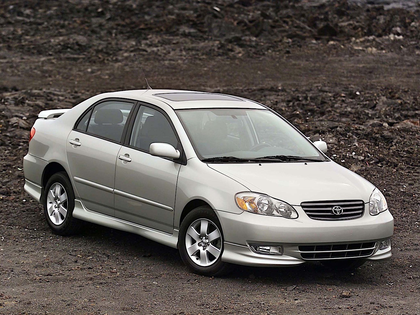 TOYOTA Corolla Sedan specs & photos - 2002, 2003, 2004 - autoevolution