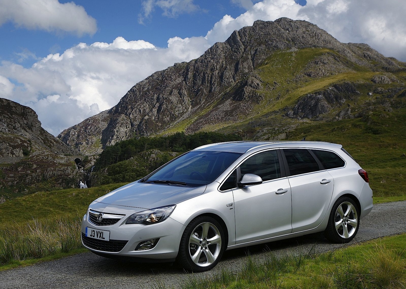 2010 Opel Astra J Sports Tourer 1.6 (115 Hp)  Technical specs, data, fuel  consumption, Dimensions