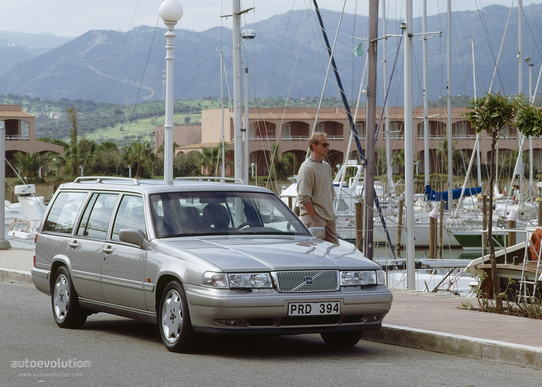 1995 Volvo 960 Prestige Brochure Sedan Wagon HUGE 