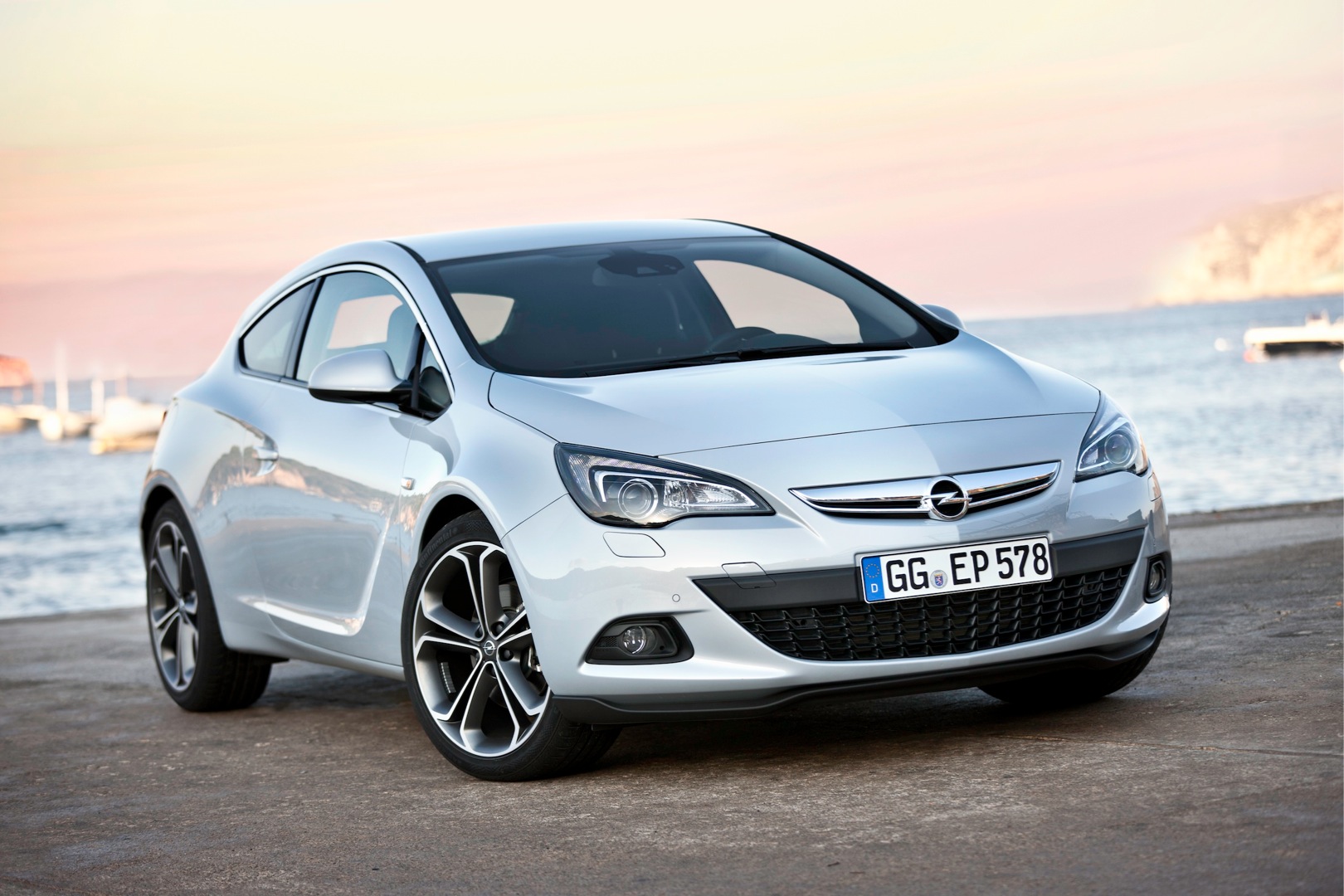 Opel Astra (2020) - pictures, information & specs