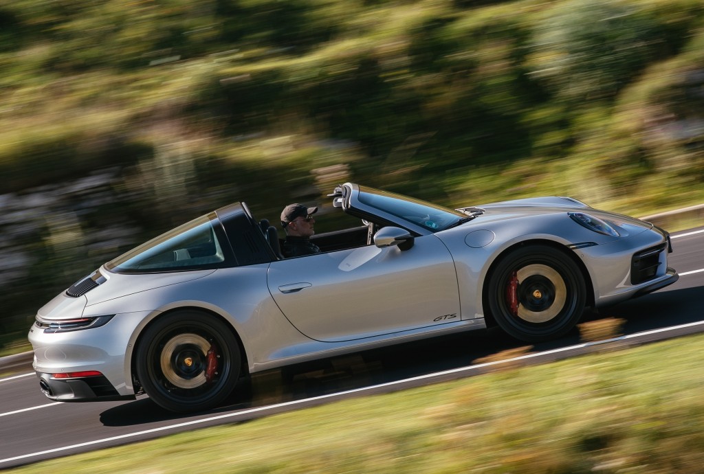 PORSCHE 911 Targa 4 GTS Specs & Photos - 2021, 2022, 2023 - autoevolution