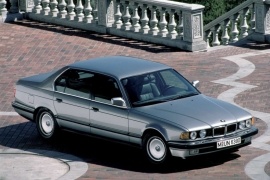BMW 7 Series (E32) photo gallery