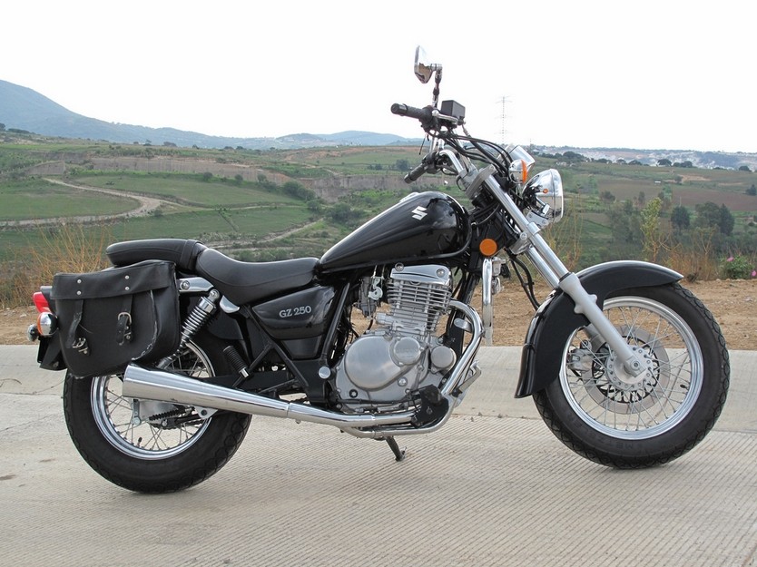 suzuki 250 motorcycle