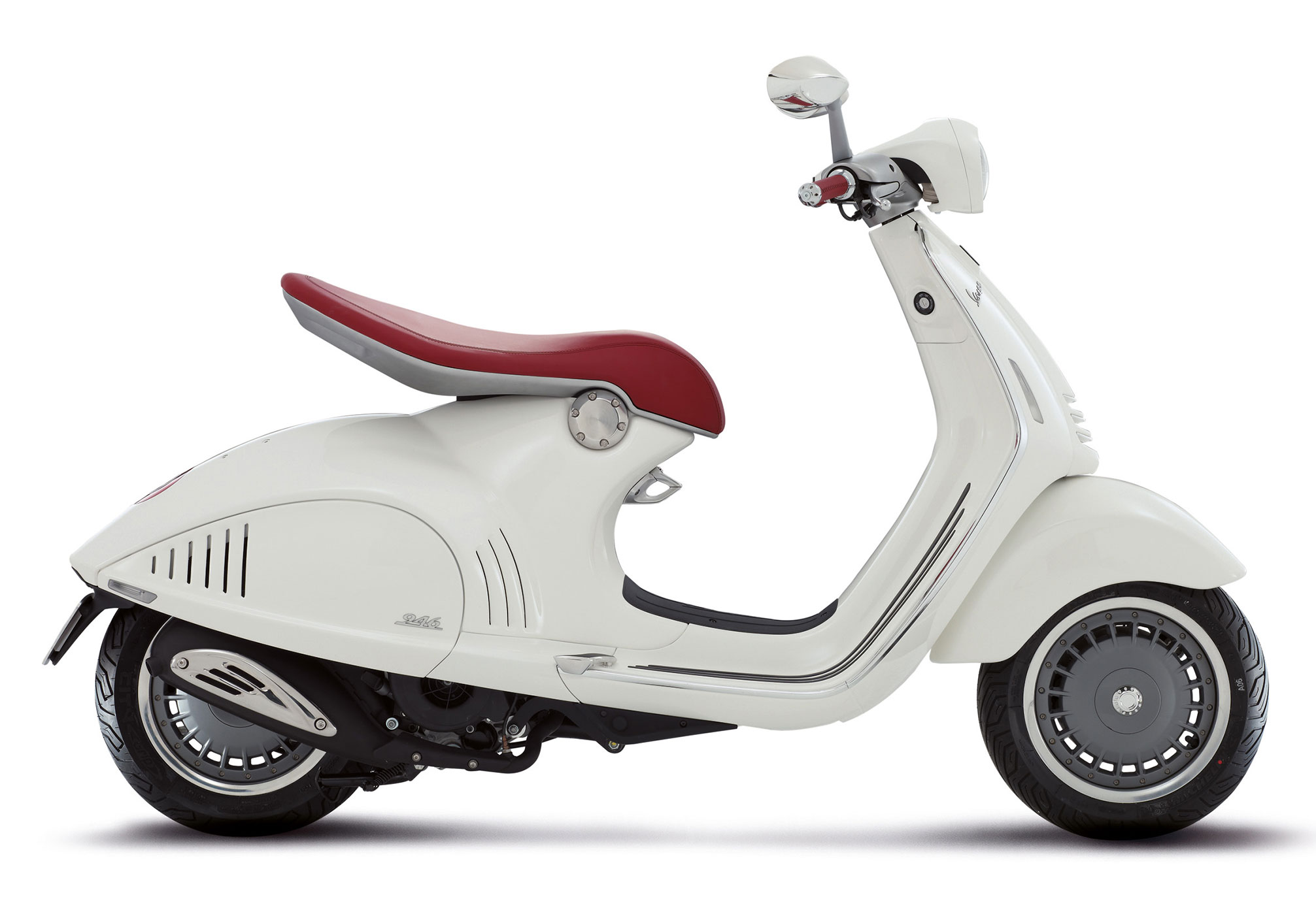 All VESPA 946 models and generations by year, specs reference and pictures  - autoevolution