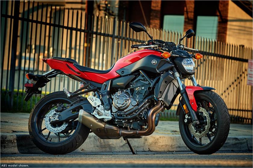 Motorcycle Review 20152016 Yamaha FZ07  Women Riders Now