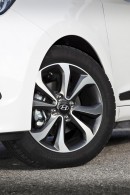 Hyundai i10 Premium SE (UK-spec) 15-inch alloy wheels