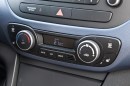 Hyundai i10 Premium SE (UK-spec) climate control